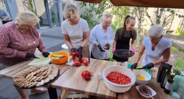 Bałkańskie rytmy i smaki w Letniej Kawiarence Społecznej w Starachowicach