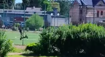 Boisko to nie miejsce na hulajnogi. Gmina Wąchock ostrzega!