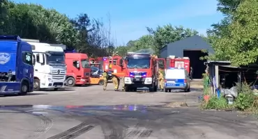 Skąd czarny dym nad miastem? Pożar składowiska opon w Starachowicach 