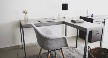 Czarne dodatki we wnętrzu: trend, który pasuje do każdego stylu