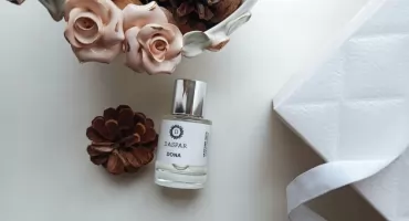 Perfumy niszowe – czym różnią się od zapachów mainstreamowych?