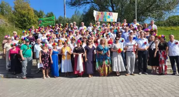XII Starachowicki Dzień Seniora. Barwny korowód, muzyka i mnóstwo atrakcji