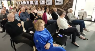 Przez gazetowe okno w lata 30. Wierzbnika i Starachowic. Wyjątkowe spotkanie historyczne w bibliotece 