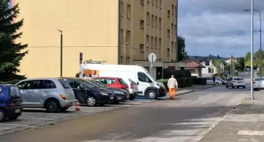 Malowali miejsca postojowe przy Zakładowej. Mieszkańcy pytają o sens prac