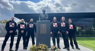 Motocyklem przez Europę. Z biało-czerwoną szachownicą i Starachowicami w sercu