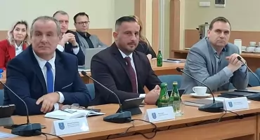 W Radzie Powiatu Starachowickiego odnowiony klub radnych PiS. Przewodniczącym bezpartyjny Piotr Ambroszczyk