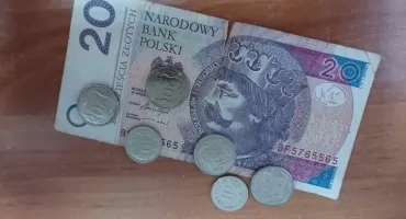 Pracujący emeryt i rencista musi pilnować limitów. ZUS wyjaśnia zasady dorabiania