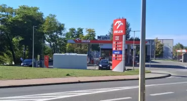 Na stacjach paliw wyraźnie taniej. Kierowcy odetchnęli... 
