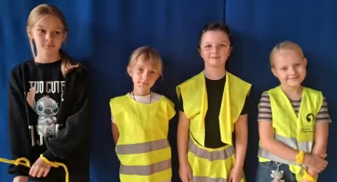  Jedynka świeci przykładem i odblaskami. Uczniowie uczą o bezpieczeństwie