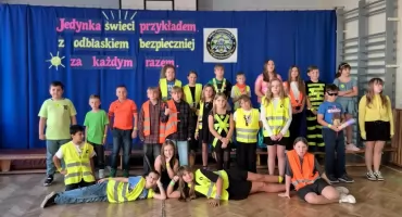  Jedynka świeci przykładem i odblaskami. Uczniowie uczą o bezpieczeństwie