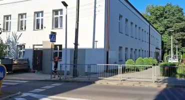 Alarm bombowy w Starachowicach. Zgłoszenia sprawdza policja i straż pożarna