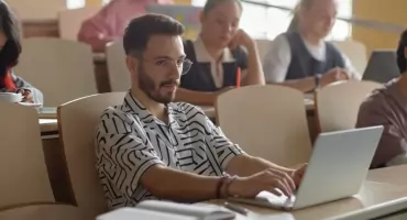 Najlepsze studia podyplomowe 2026 – jakie kierunki przygotują Cię do zawodów przyszłości?