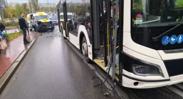 Pijany kierowca busa zderzył się z autobusem miejskim w Starachowicach